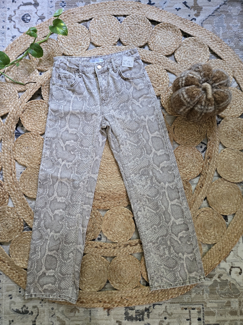 Zara Girls Snake-Print Jeans in Light Gray/Beige (Women's XS)